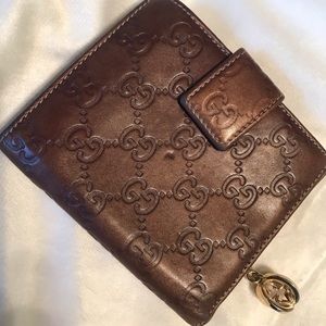Gucci wallet. Well taken care of, in great shape!